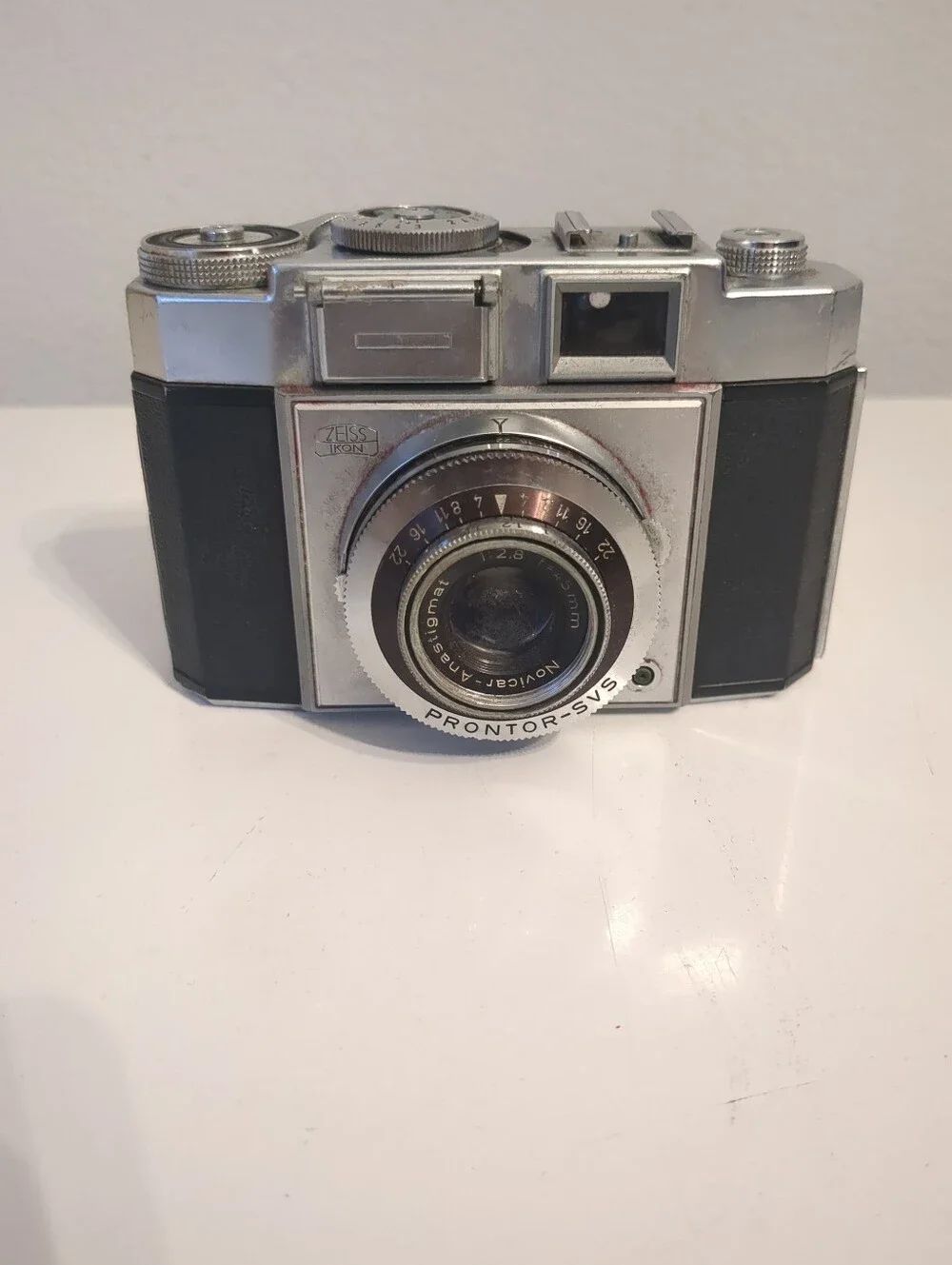 Zeiss With Case Ikon Contina Camera Novicar 1:28 f45mm Lens Prontor-SVS Untested